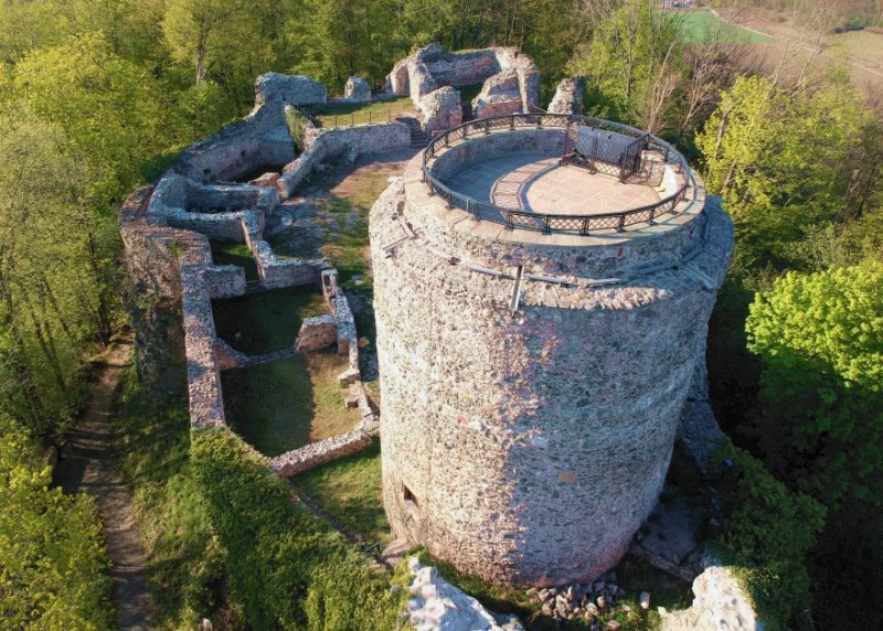 Руїни замку у містечку Влень
