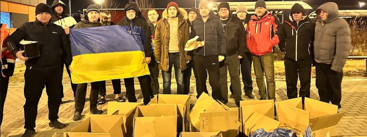 У Польщі зібрали й передали допомогу далекобійникам з України, які застрягли біля кордону