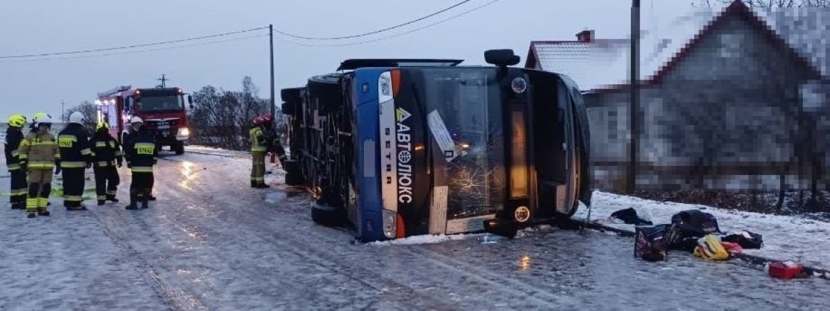 У Польщі перекинувся автобус з українцями: є багато постраждалих (ФОТО)