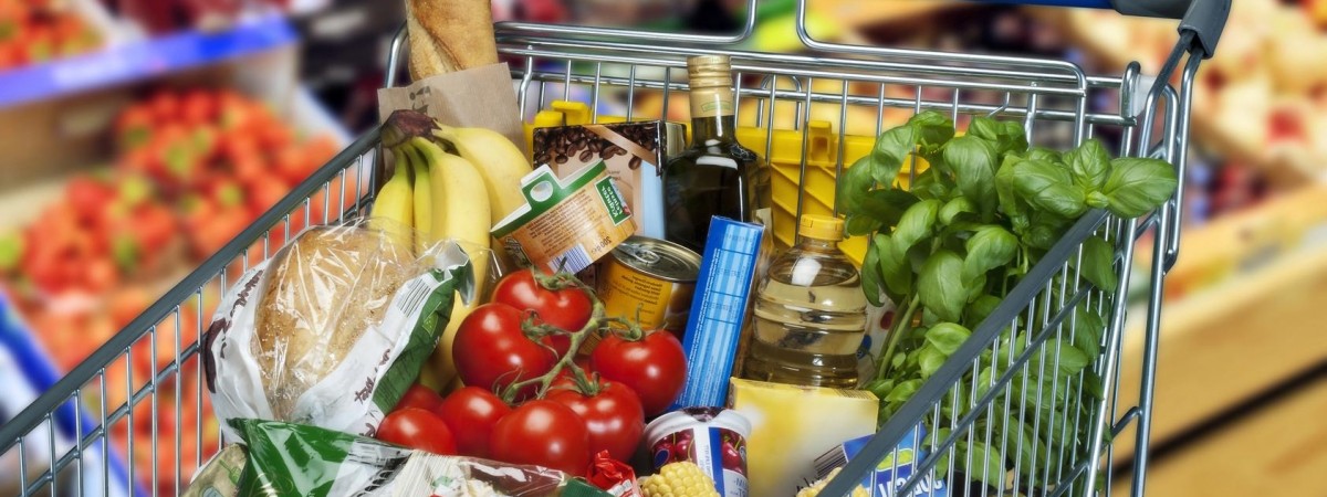 Магазини в Польщі на травневі свята: де і коли можна буде купити продукти