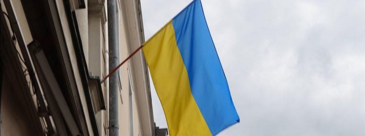 Консульський відділ у Варшаві почав приймати українців, які реєструвалися в чергу з 25 травня