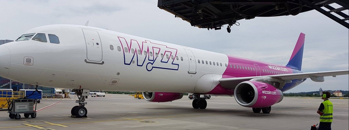 Wizz Air скасовує в серпні частину рейсів з Києва до Варшави, Кракова та ще до 15 міст