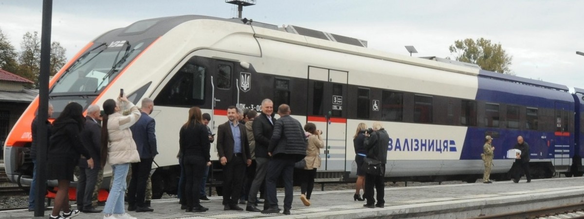 З 14 листопада стартує тимчасове залізничне сполучення з Варшави до Чернівців і навпаки