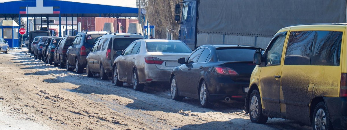 Кордон Україна-Польща. Є дані про найбільш завантажені пункти пропуску та пасажиропотік за рік