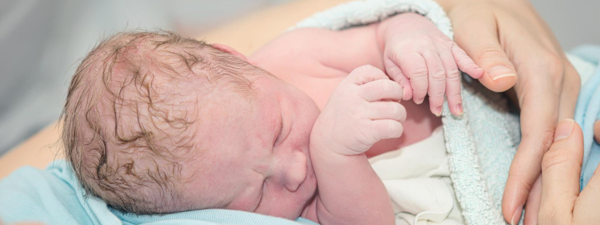 Спрощення для батьків новонароджених українців за кордоном: стало менше формальностей у консульстві