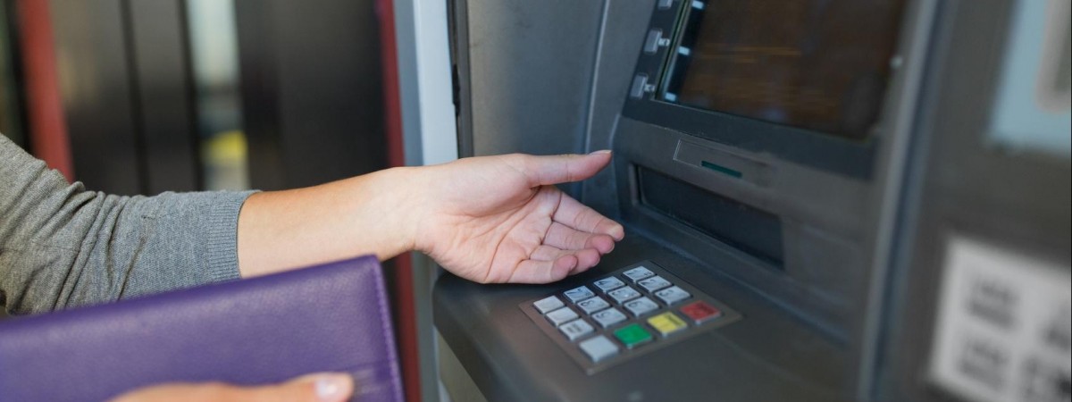 Зняття готівки в банкоматах Польщі: ліміти за один раз від різних банків 