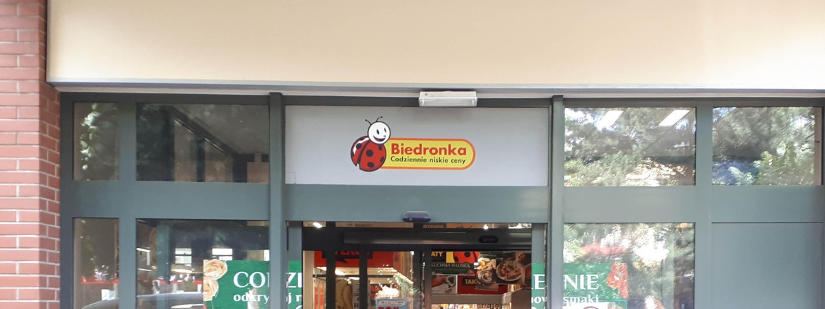 Мережа Biedronka набирає працівників на літо у кількох воєводствах. Що пропонують