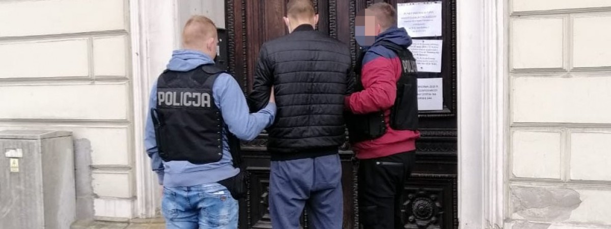  Польща: нападників, які порізали українця ножем і кинули помирати на вулиці, знайшли 