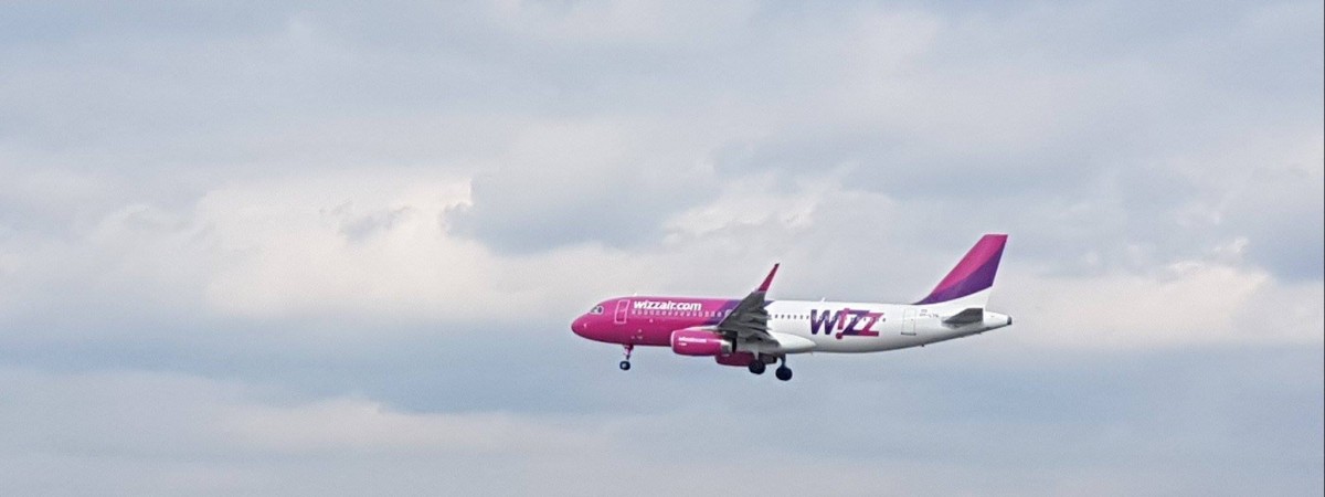 Wizz Air скасовує додаткову плату за перевезення великої ручної поклажі