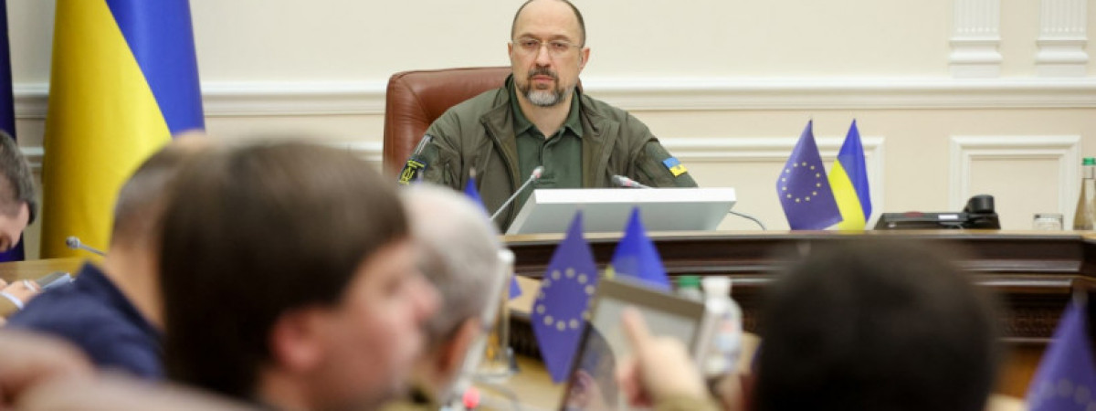 Увага українцям, які працюють за кордоном! Кабмін ухвалив важливу постанову