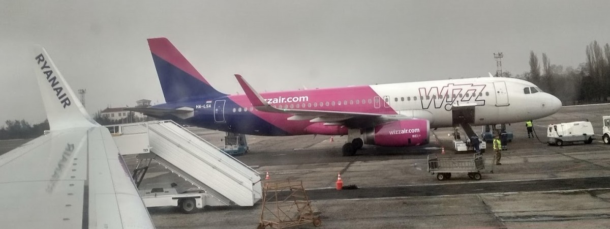 Wizz Air скасував до весни ще 6 рейсів між Польщею та Україною. Ryanair відклав старт кількох у грудні 