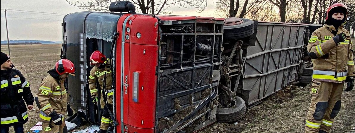 У Польщі перекинувся автобус з біженцями з України. Є постраждалі діти