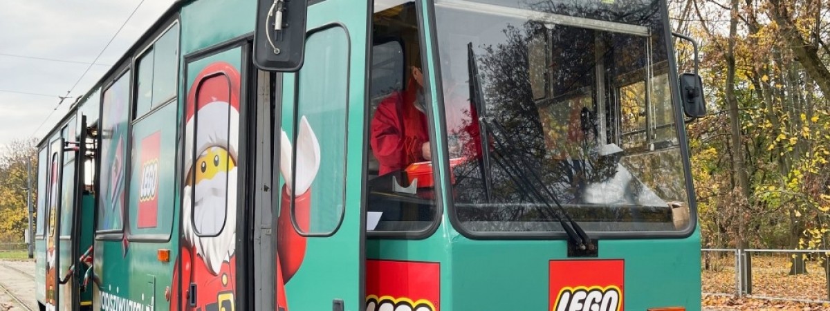 У Варшаві з'явився безкоштовний трамвай LEGO (ФОТО)