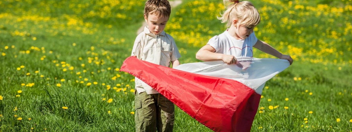 Подвійне свято: 2-го травня Польща святкує День прапора та День поляків за кордоном   