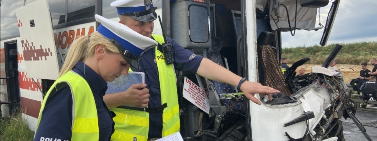 ДТП з автобусом з українцями Польщі: відомі причини і стан постраждалих 