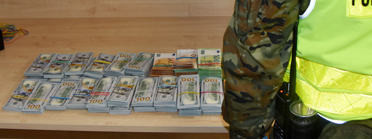 Українці потайки вивозять з Польщі повні валізи грошей: дві резонансні історії за два дні 
