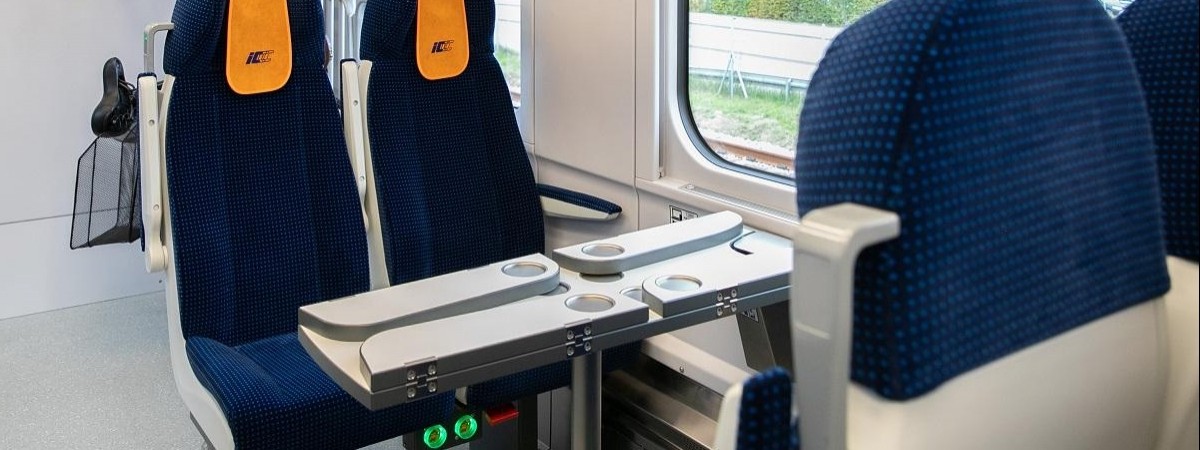 Нововведення в польських потягах для тих, хто не може довго без смартфона