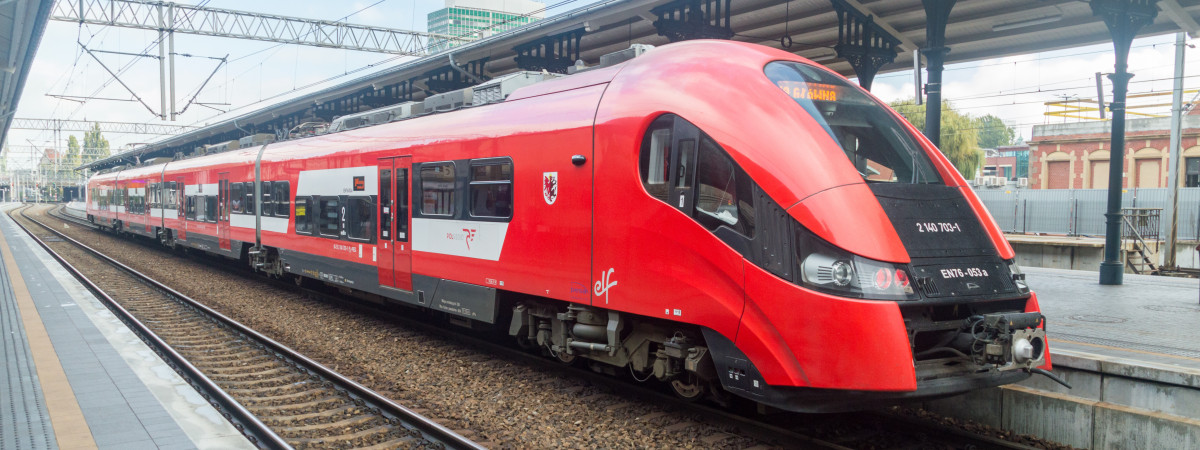 Дешеві поїздки потягами по всій Польщі на травневі свята: розповідаємо, як це можливо 