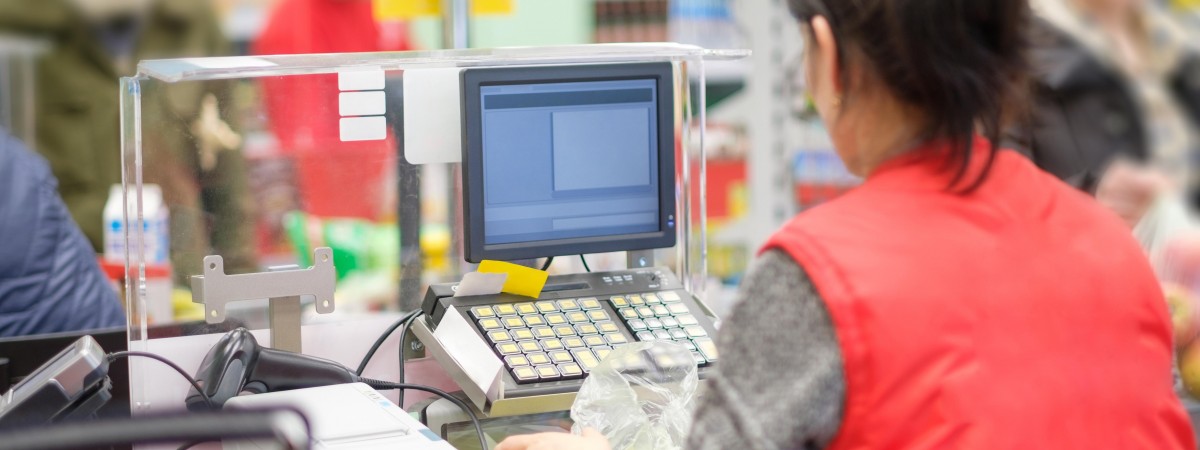 Скільки платять працівникам найбільших мереж супермаркетів у Польщі. Ставки на кінець 2023 року