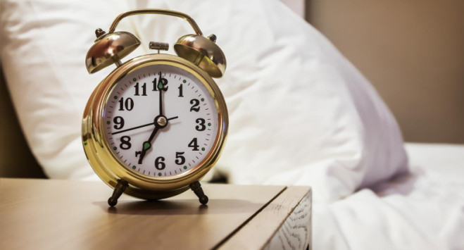 У неділю Польща знову переходить на зимовий час. Скільки це ще може тривати?