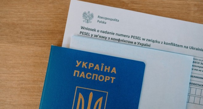 Біженці з України в Польщі тепер повинні обов'язково мати номер PESEL 
