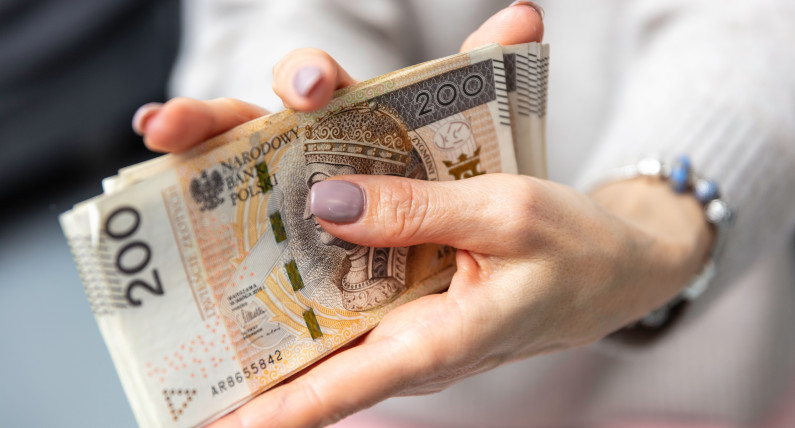 З 24 грудня запроваджено важливі зміни в Польщі, які змусять роботодавців платити чесно