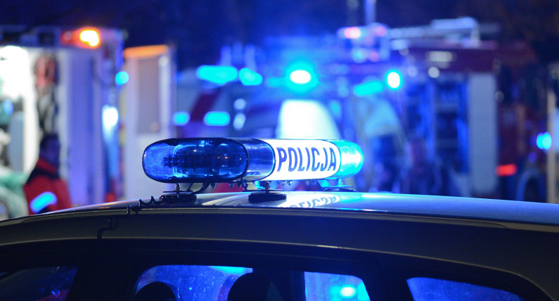 Напад на українців у варшавському магазині: один агресор дістав зброю, інший — кастет