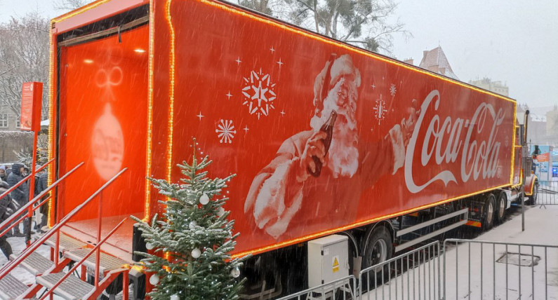 Різдвяна вантажівка від Coca-Cola в Польщі: в які міста вона приїде в 2025 році
