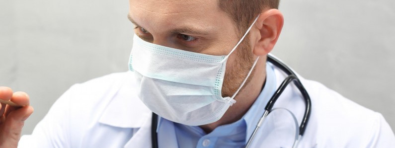 Програма грошової допомоги медикам з України в Польщі: як подати заявку