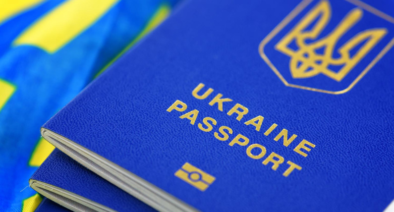 МЗС України та "Нова пошта" узгодили новий механізм доставки закордонних паспортів до консульств