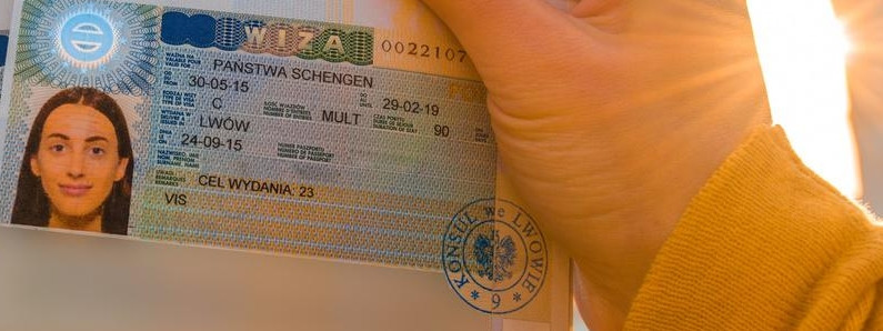 Віза в Польщу: опубліковані нові доступні дати на подачу документів по Україні