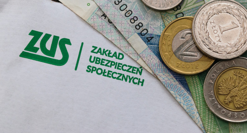 Від понад 50 тисяч українців ZUS вимагає повернення 800+. Кожен 5-й поляк вимагає ще більшого