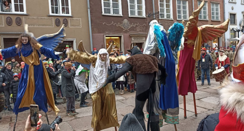 Свято Трьох Королів: чому поляки пишуть на дверях три великі літери й печуть мигдалеві пироги