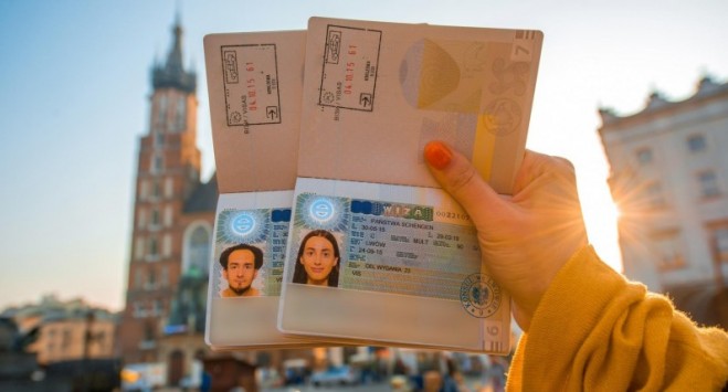 Віза в Польщу: опубліковані нові доступні дати на подачу документів по Україні 