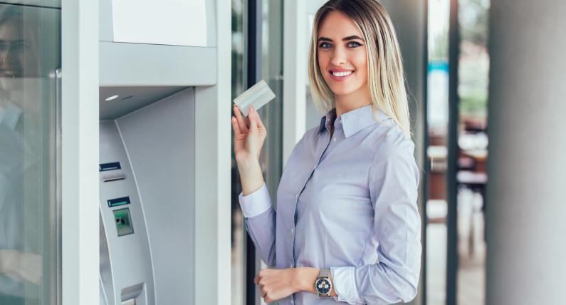 Трюк, що дозволяє за одну операцію зняти готівку з банкомату в Польщі понад встановлений ліміт