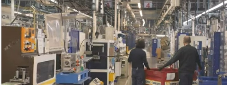 Завод Hutchinson у Лодзі: як там працюється українцям, яка зарплата й умови (ВІДЕО)