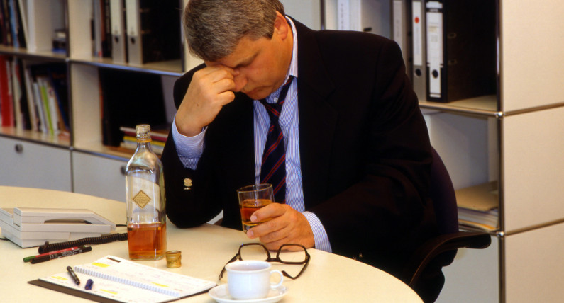 У Польщі можна отримати алкогольну пенсію: з 1 березня 2026 її розмір зріс